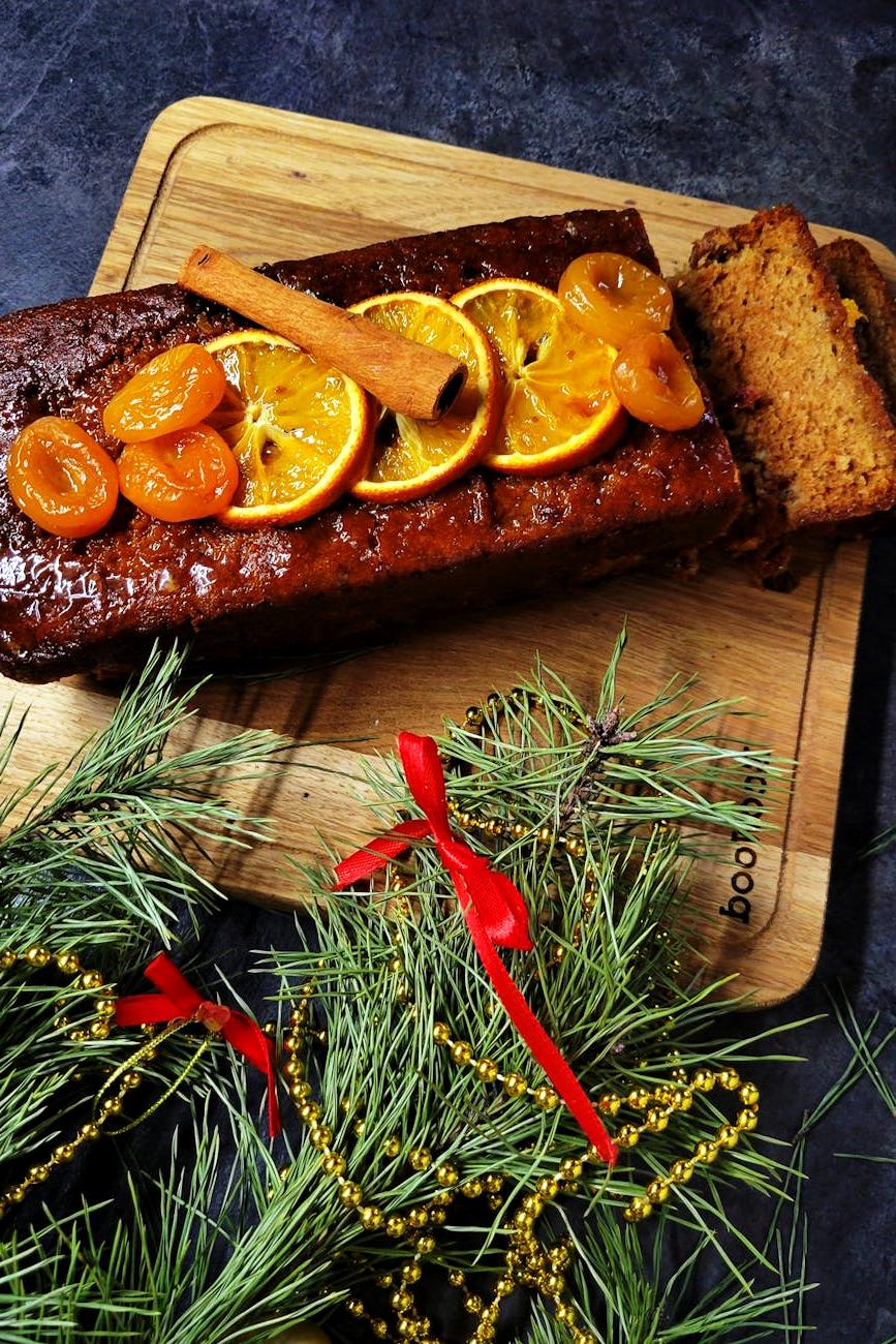 Tort rocznicowy z perłowymi zdobieniami